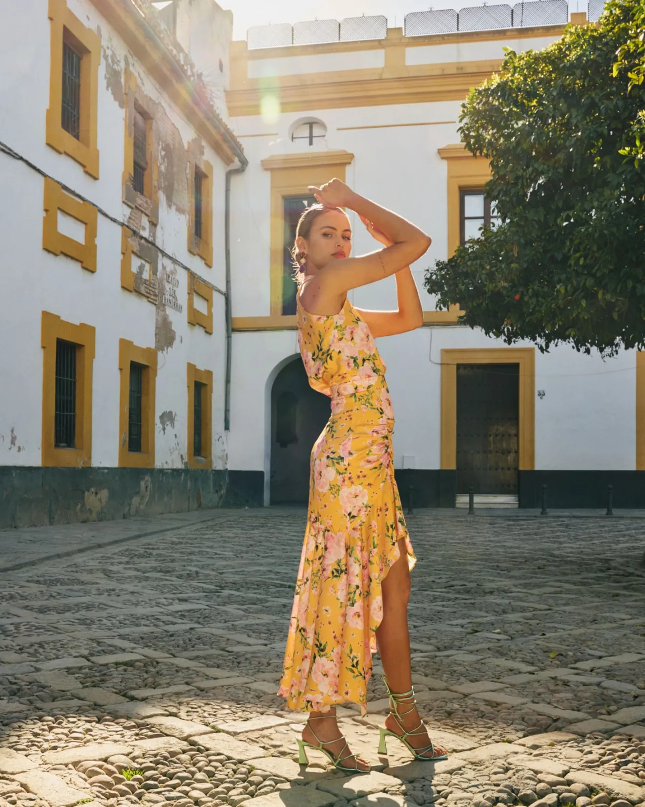 Miphai Invité Mariage | Tops Et Chemises-Blouse Elsa jaune à imprimé floral